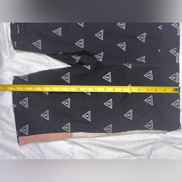 GUESS shorts - Picture 8 of 9